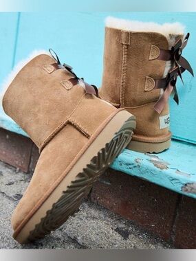 UGG® Bailey Bow II Boot - Little Kid / Big Kid - Chestnut SZ 10